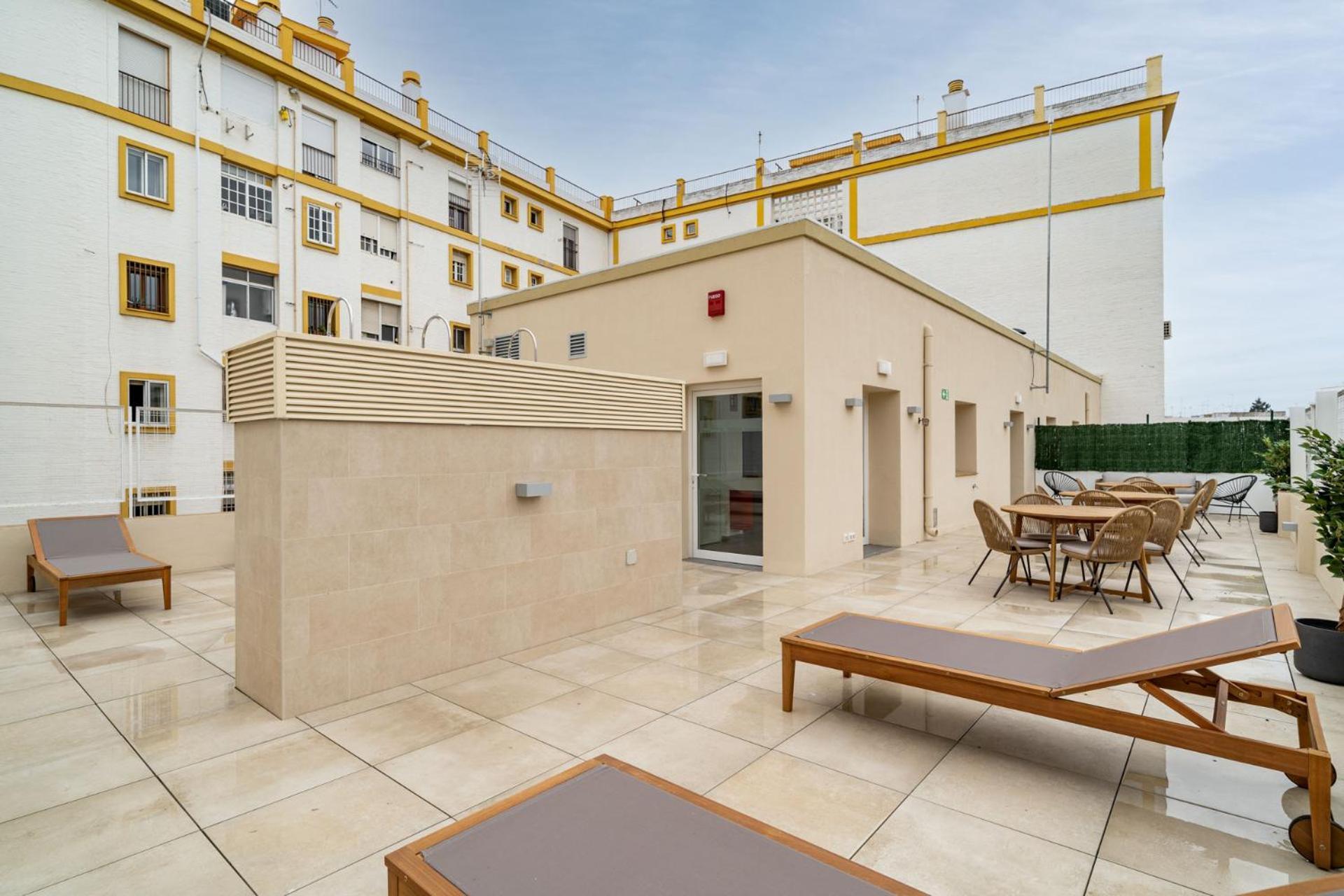 Limehome Sevilla Ronda De Capuchinos Exterior photo